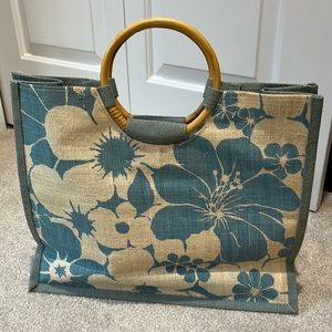 Hawaiian print jute tote/shopping/beach bag with wooden handles